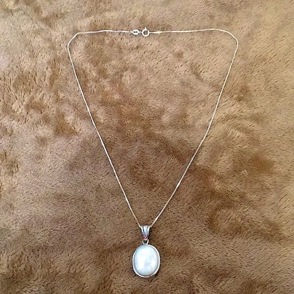 VINTAGE Mother of Pearl and Sterling Silver Necklace - Picture 10 of 11